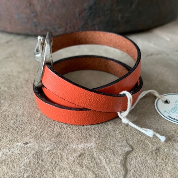 Women’s Triple Wrap Leather Bracelet - Picture 5 of 11